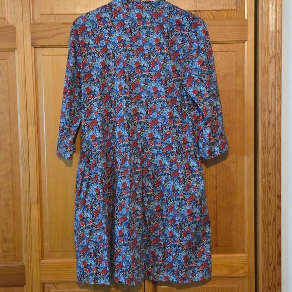 Tuckernuck Royal Shirt Dress Size Medium Queens Garden Floral Blue Red - Picture 7 of 11